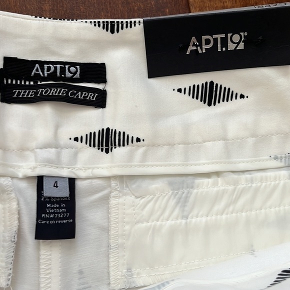 Women's Apt. 9 Fit Capri Pant Size::4 - Picture 13 of 15